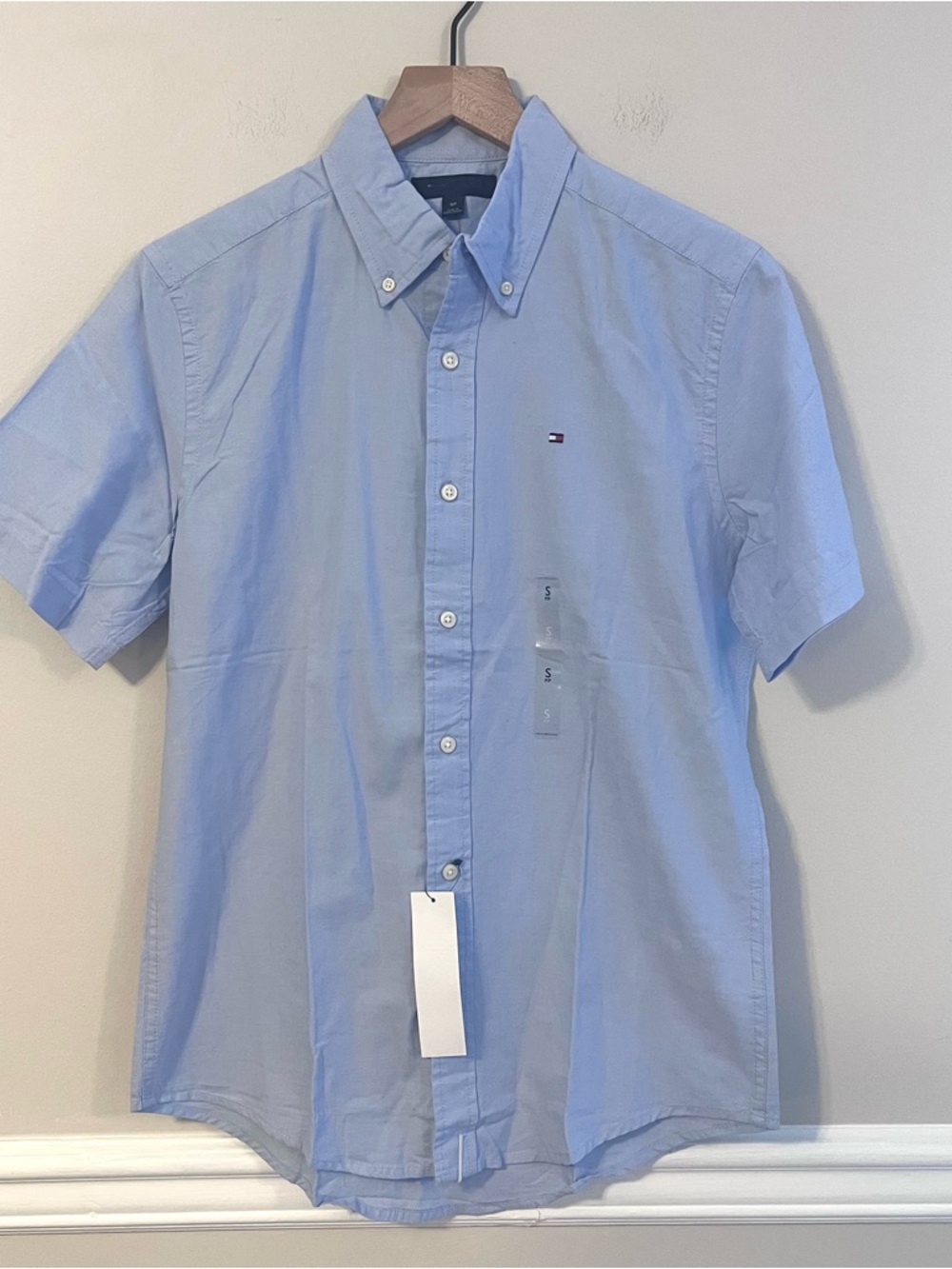 Tommy Hilfiger Men's Light Blue Button-Down Short Sleeve Shirt Size S NWT Casual